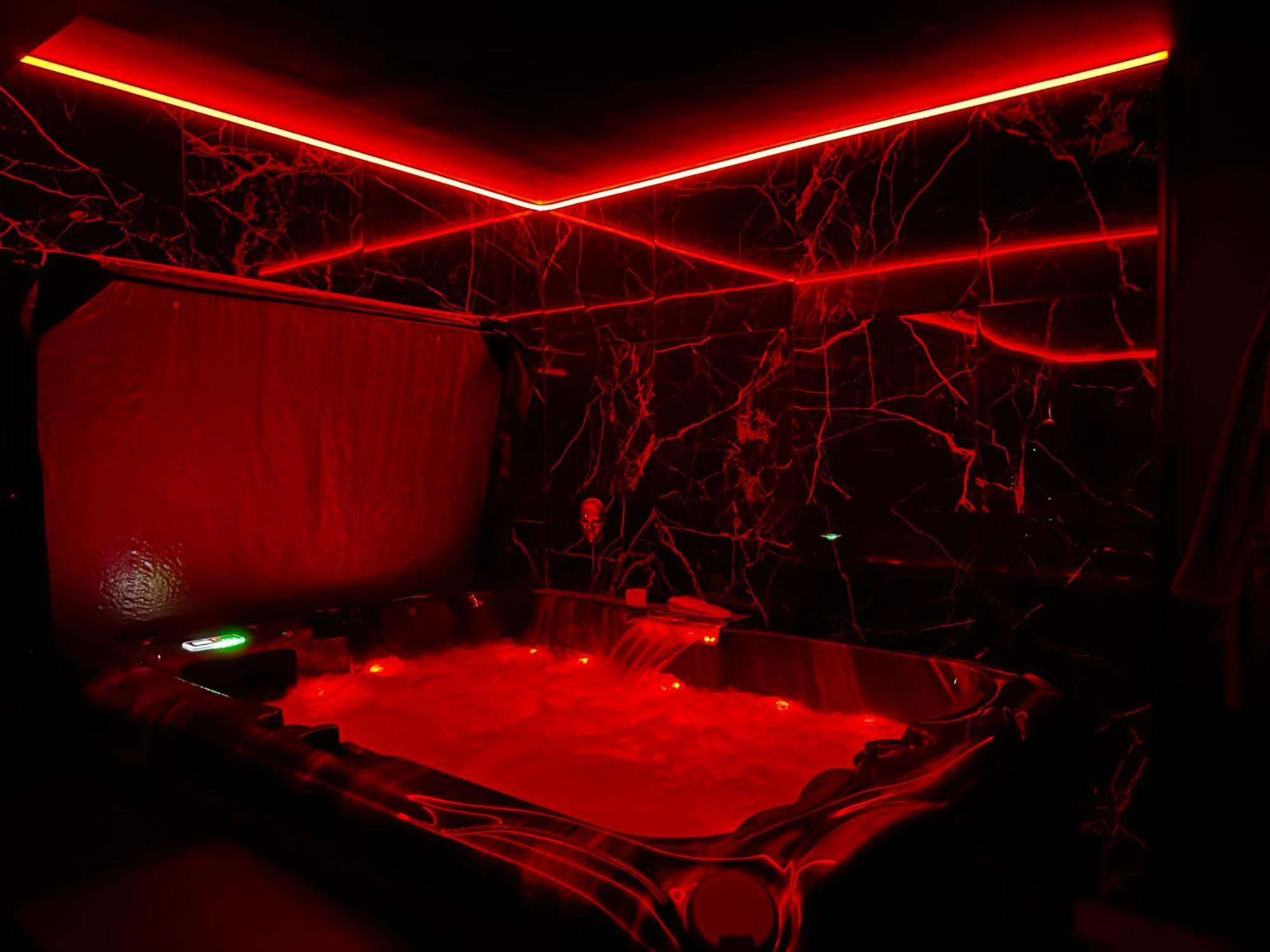 Love Room Passion Saint-Hilaire-de-Talmont ภายนอก รูปภาพ